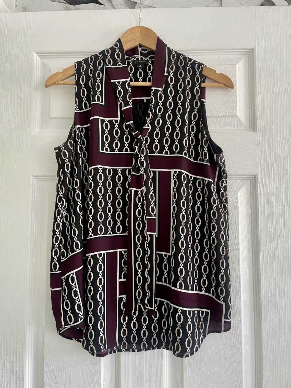 Chain‑Link Geometric Sleeveless Blouse – Ann Taylor